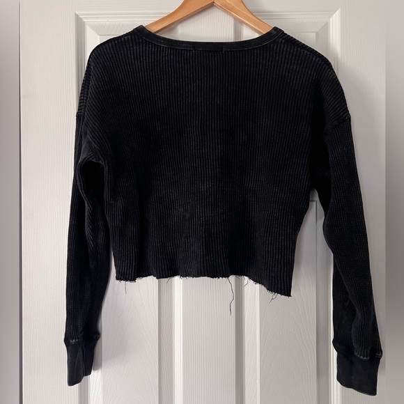 Forever 21 Black Distressed Waffle Knit Cropped Long Sleeve Top Size M - Picture 3 of 3